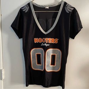Hooters Las Vegas v neck jersey. Excellent condition! Size XL.